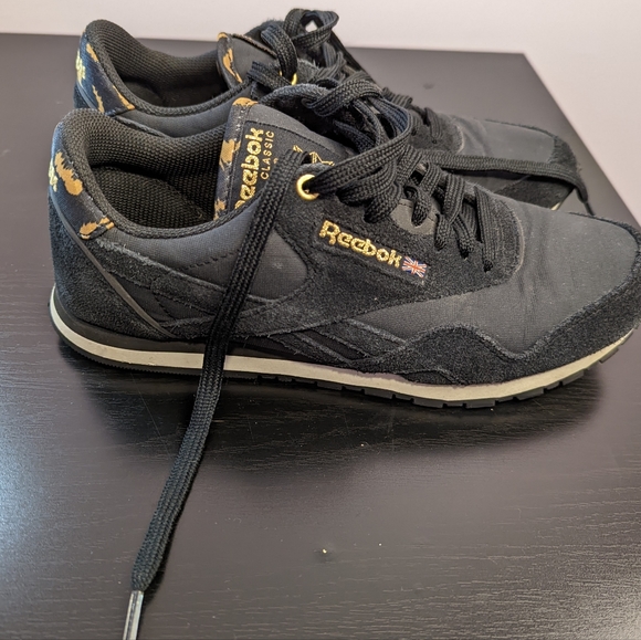 Reebok sneaker with cheetah detail size 6.5 - Picture 3 of 4